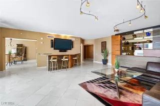 Photo #4: 2604938 Listing 