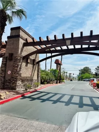 Photo #1: 2604948 Listing