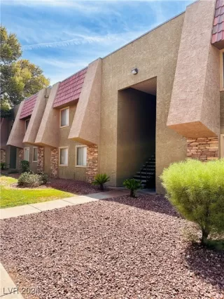 Photo #3: 2604948 Listing