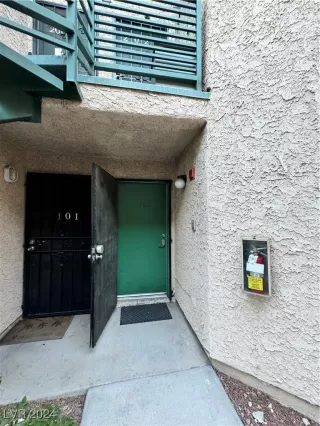 Photo #1: 2605087 Listing 