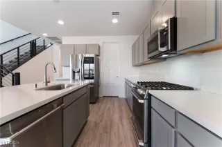 Photo #5: 2605110 Listing