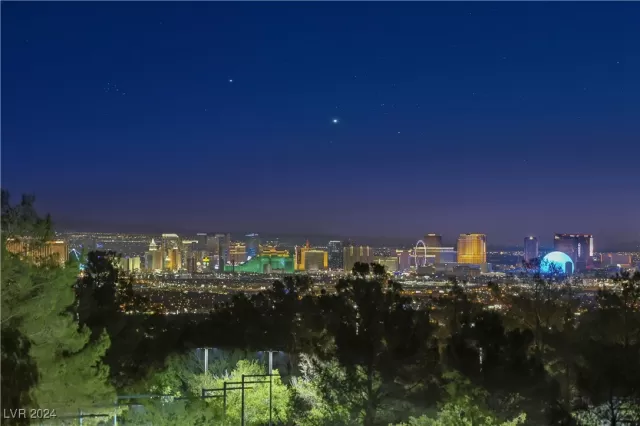 MLS: 2605144 Condo For Sale