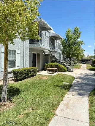 Photo #2: 2605146 Listing