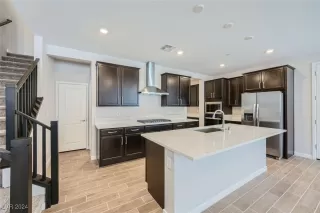 Photo #1: 2605262 Listing 
