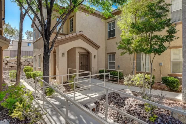 MLS: 2605389 Condo For Sale