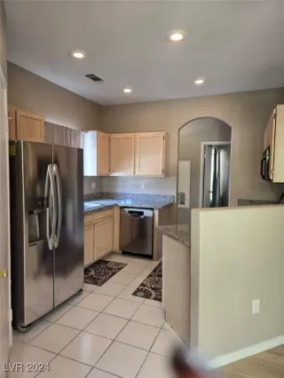 Photo #6: 2605418 Listing