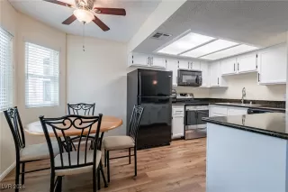 Photo #5: 2605486 Listing