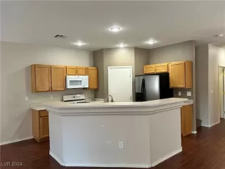 Photo #5: 2605518 Listing 