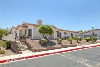 Photo #2: 2605538 Listing