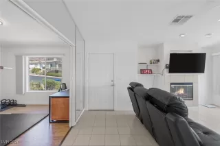 Photo #5: 2605538 Listing