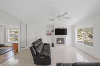 Photo #6: 2605538 Listing