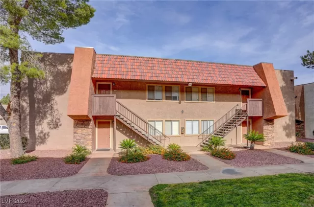 MLS: 2605545 Condo For Sale