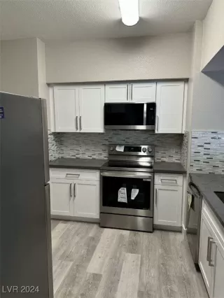 Photo #6: 2605549 Listing 