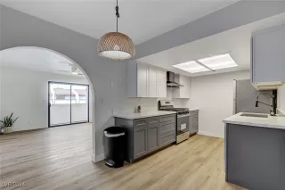 Photo #3: 2605573 Listing