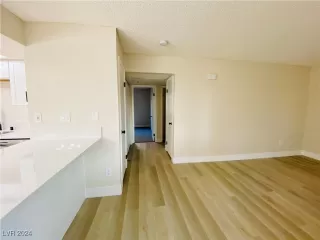 Photo #5: 2605584 Listing 