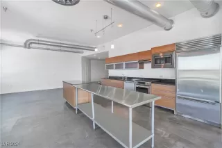 Photo #5: 2605595 Listing