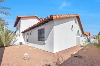 Photo #1: 2605655 Listing 