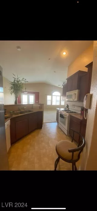 Photo #4: 2605698 Listing 