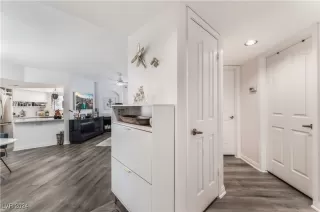 Photo #5: 2605704 Listing