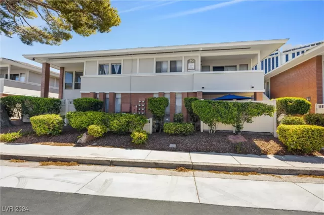 MLS: 2605786 Condo For Sale