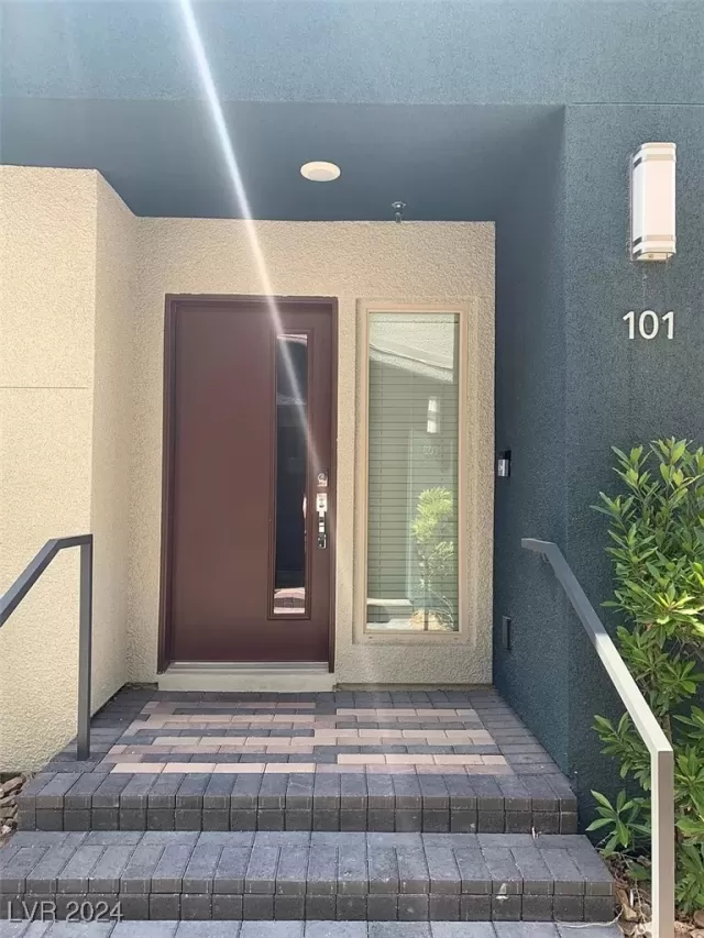 MLS: 2605792 Condo For Sale