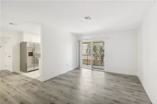 Photo #6: 2605818 Listing