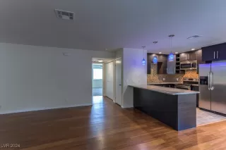 Photo #5: 2605827 Listing