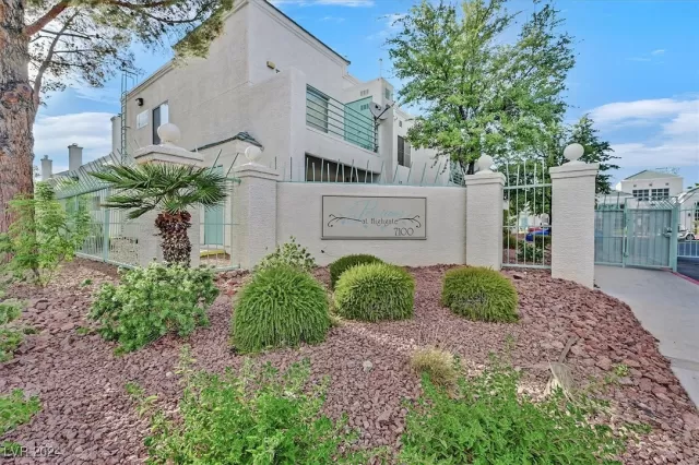 MLS: 2605961 Condo For Sale