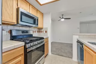 Photo #5: 2605961 Listing