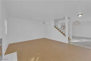 Photo #6: 2605981 Listing