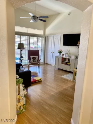 Photo #3: 2605990 Listing