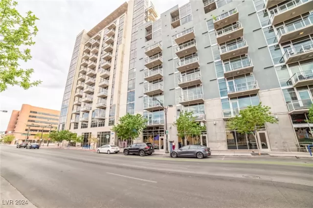 MLS: 2606022 Condo For Sale