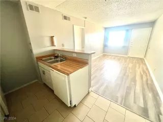 Photo #4: 2606037 Listing 