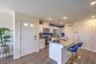 Photo #2: 2606076 Listing