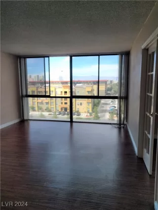 Photo #3: 2606080 Listing 