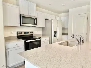 Photo #5: 2606087 Listing 