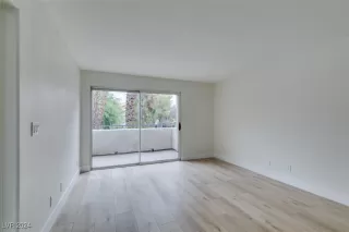 Photo #4: 2606095 Listing