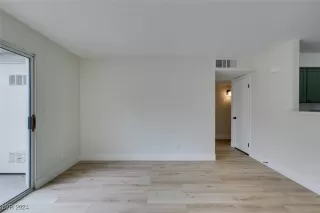 Photo #5: 2606095 Listing