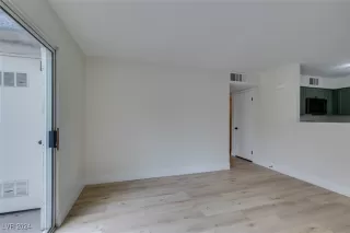 Photo #6: 2606095 Listing