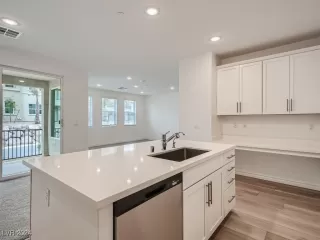 Photo #5: 2606136 Listing 