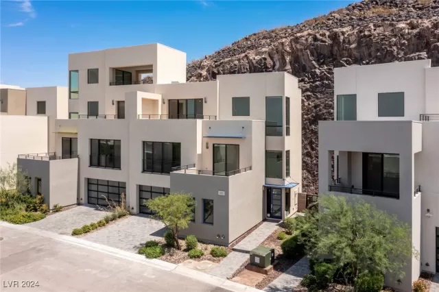 MLS: 2606164 Condo For Sale