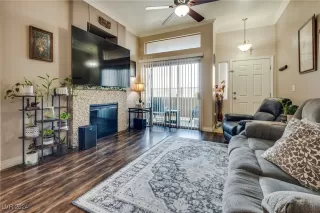 Photo #3: 2606201 Listing