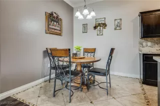 Photo #5: 2606201 Listing