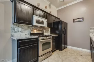 Photo #6: 2606201 Listing