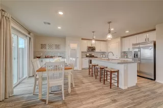 Photo #4: 2606252 Listing 