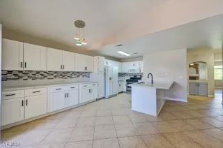 Photo #3: 2606279 Listing