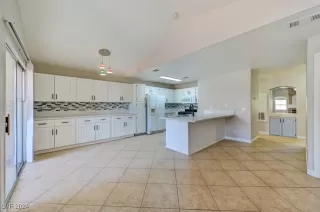 Photo #4: 2606279 Listing