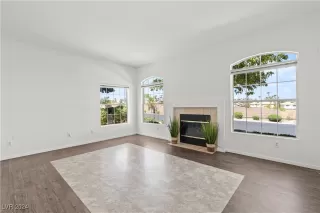 Photo #3: 2606287 Listing