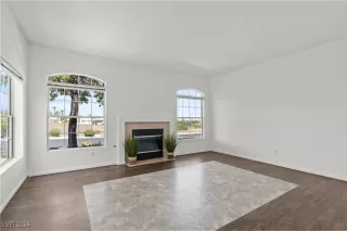 Photo #5: 2606287 Listing