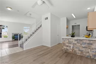 Photo #6: 2606287 Listing